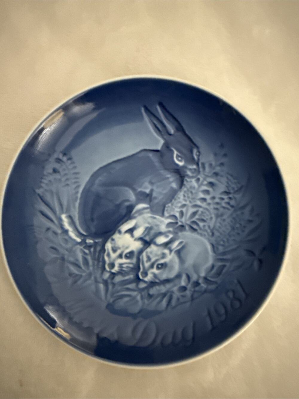 Bing & Grondahl 1981 Mors Dag Mothers Day Plate Bunny Rabbits Blue Denmark 6"